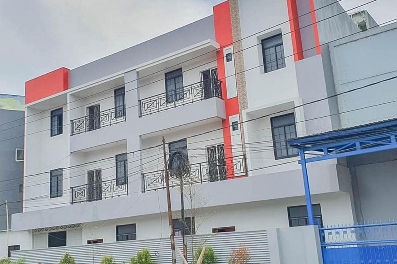 Mahkota Residence Mitra Reddoorz การาวัง ภายนอก รูปภาพ
